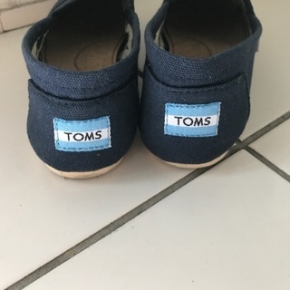 Toms スリッポンclassic 