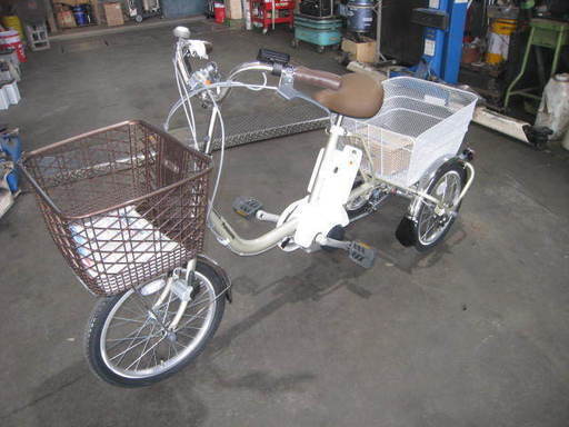 Panasonic（パナソニック） 2016年モデル ビビライフ BE-ELR83 電動三輪自転車 専用充電器付　ほぼ新品　色　チタンシルバー