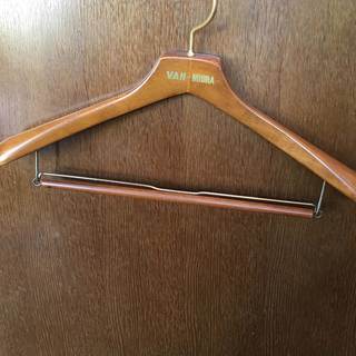 懐かしのVANのロゴ入り木製スーツハンガー　限定品