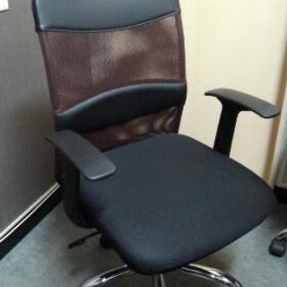 キレイなオフィス用の椅子