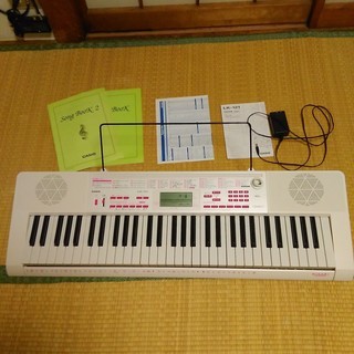 カシオ電子ピアノ　LK-121　ＨＩＫＡＲＩナビゲーション