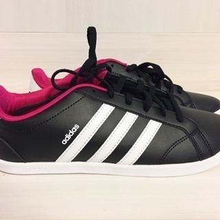 adidas スニーカー 黒×ピンク