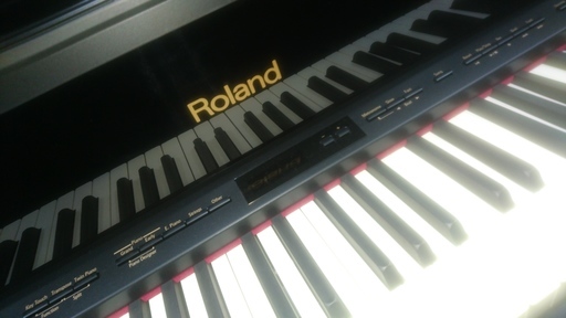 Roland　LX-15PE　2013製　￥130.000-