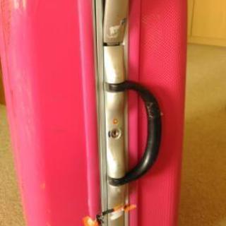 ピンクのスーツケース　