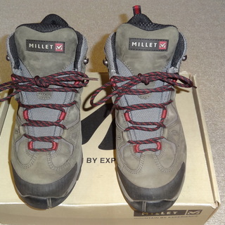 ■MILLET（ミレー）の登山靴（THANGA GTX）■一回使...