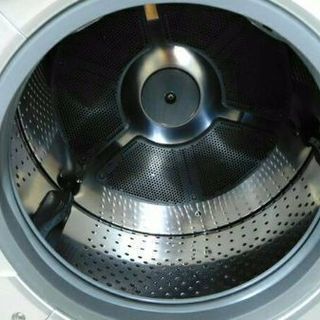 ヒートポンプと3つのセンサーによるecoモードで賢くお洗濯可能 2011年式TOSHIBA9キロドラム式洗濯機です 配送コミコミ価格です！