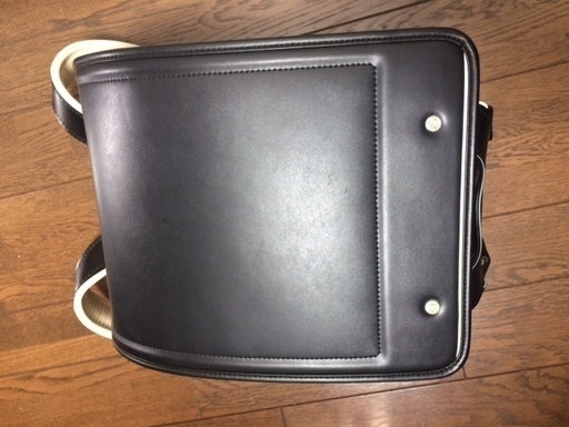 美品☆ランドセル（黒）お譲りいたします。（雨用カバー（黄色）付き）