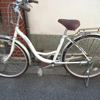 無料配達地域あり、税込9,800円、26インチ、ホワイト、内装3段変速の