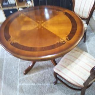 イタリア製円形テーブルと椅子