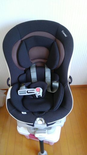 美品！格安！チャイルドシート・コンビ　ゼウスターン・角度調整マット付き！（角度調整マットは未使用）【早いもの勝ち】