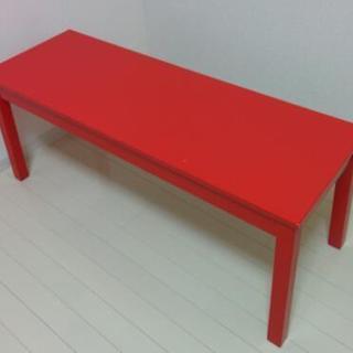 IKEA　赤いベンチ
