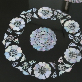 ★螺鈿細工　座敷テーブル　同サイズ、上面ガラス付属します。　豪華　綺麗なテーブルです。　価格相談！