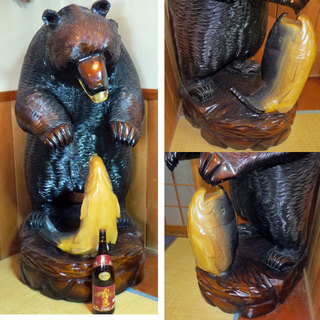 木彫り熊　特大　熊と鮭　置物　木製　１３７ｃｍ高　熊に決闘を挑む鮭かも！？