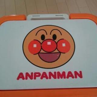 アンパンマンのおもちゃ机