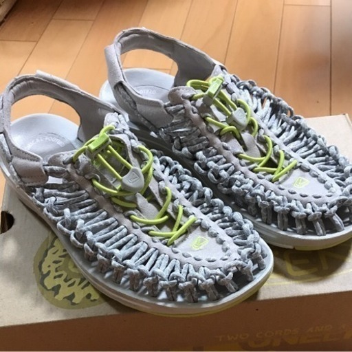 KEEN UNEEK サンダル♡一番人気のお色、サイズ