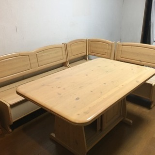 収納付きのダイニングセット