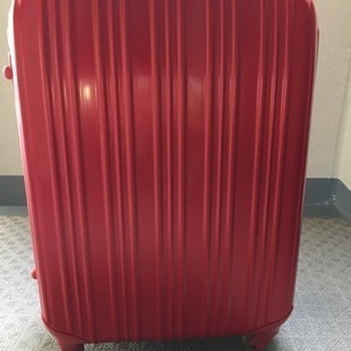 赤スーツケース