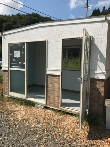 プレハブ小屋