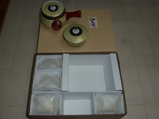未使用品　九谷焼蓋付茶器五客、急須セット（金七宝）