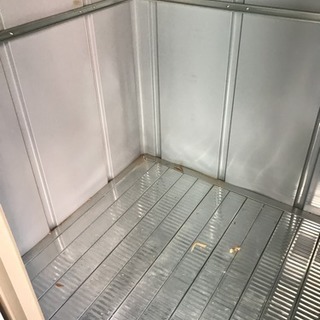 サンキン物置今から解体します。