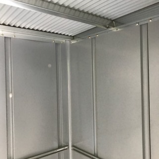 サンキン物置今から解体します。