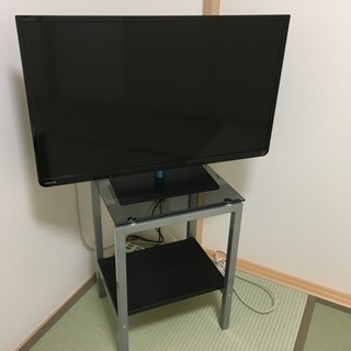 テレビ（2013年製東芝REGZA 32型、テレビ台付き）