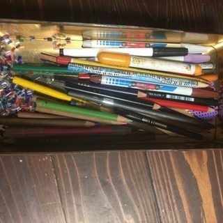 色鉛筆とカラー類ペン