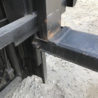 フォークリフト用（つけ爪）　アタッチメント　中古　長さ約１８００ｍｍ　厚さ約６ｍｍ　許容荷重約4,500㎏　　価格２０，０００（税込）