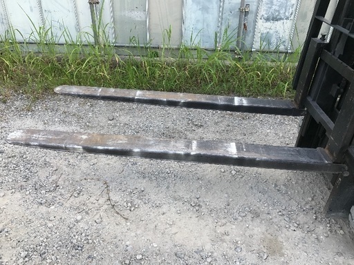 フォークリフト用（つけ爪） アタッチメント  長さ約１８００ｍｍ 厚さ約６ｍｍ 許容荷重約4,500㎏ 価格２０，０００（税込）