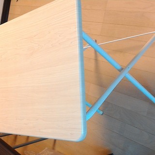 簡易テーブル２つ・折り畳めて壁の隙間に入る！譲ります。