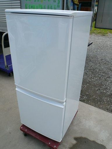 美品　シャープ 137L 2ドア冷蔵庫（ホワイト系）SHARP SJ-D14A