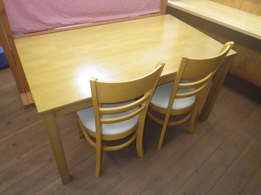 ニトリ♪ 天然木ダイニングテーブルセット★ほぼ新品！ライトブラウン椅子付 1350mm x 800 x 700