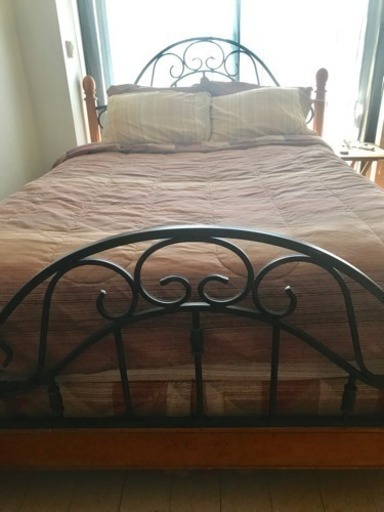 クイーンサイズ ベッド