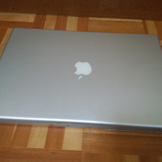 Apple Macbook Pro 15 MA895J/A 液晶、バッテリー元気です www ...