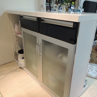 美品！ニトリ バーカウンター(パース2 少なく 120)食器棚付き 