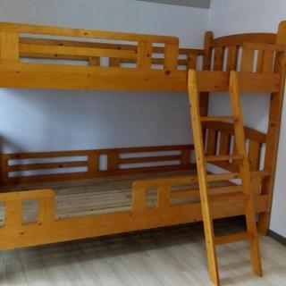 ２段ベッド 美品 〈ライトブラウン色〉天然木パイン材木製 ニ段ベッド