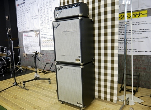 店舗で使っていたベースアンプです。フェンダー(Fender)BASS MAN　ヘッド、スピーカー2個付