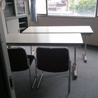 会議用テーブル２台＆椅子６脚