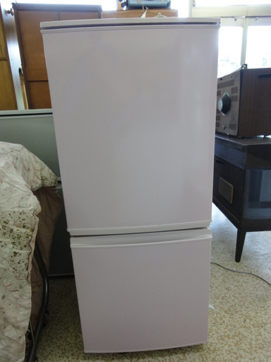 Sharp 2ドア冷凍冷蔵庫　SJ-14X-P　137リットル　2012年製