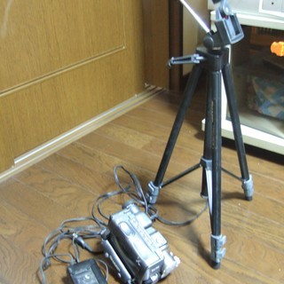 ★ジャンク★SHARP　８ミリビデオカメラ　TWINCAM　三脚付き