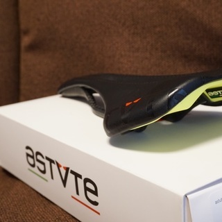 ロードバイク用サドル　ASTVTE　STARLITE　VT　カーボンレール超美品　
