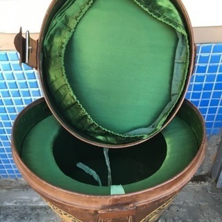 シルクハット。ケース付き。