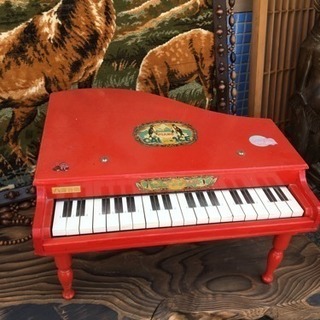 木製。昔のピアノのおもちゃ♪