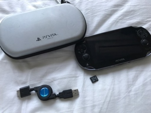 PS VITA 1000 本体 4GB＋アクセサリー