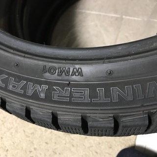 【値下げ】商談中★状態良好★ 中古スタッドレスタイヤ　・ダンロップ WINTER MAXX　(215/45 R18) 