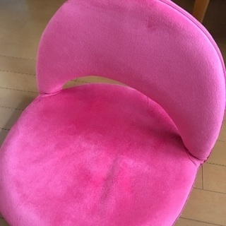 リクライニングOK ピンクの座椅子