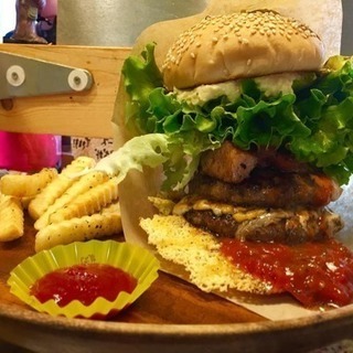 時給900円!人気ハンバーガーSHOP店員さん募集中♪