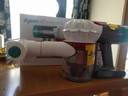 dyson  V7　値下げ布団クリーナー　3年保証書付　値下げ