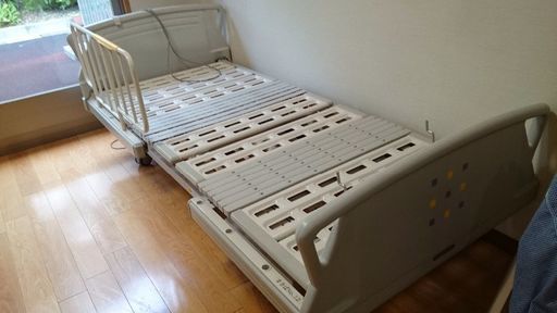 パラマウント介護ベッド①