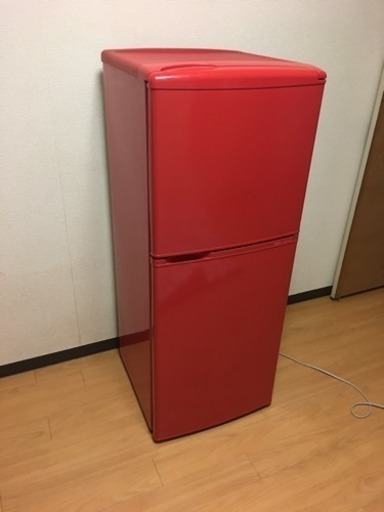 赤 冷蔵庫 一人暮らし向けサイズ